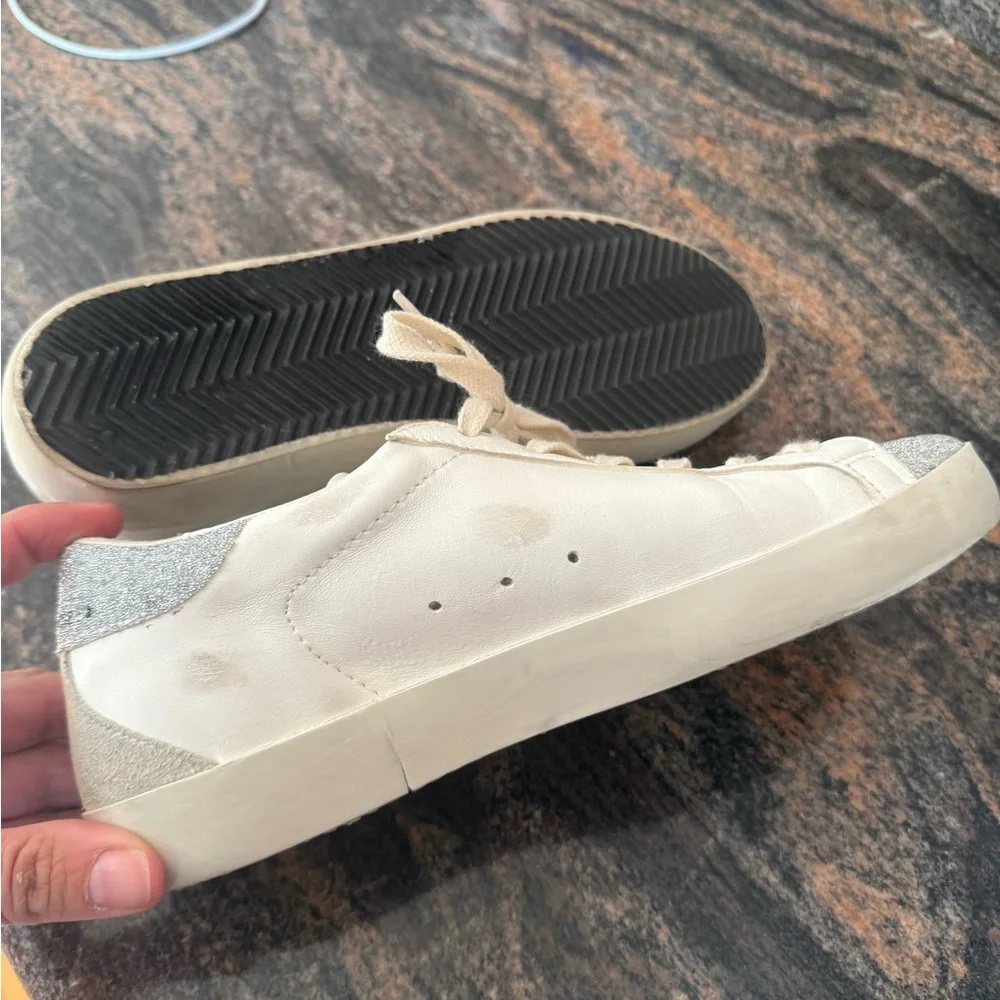 New! Golden Goose Super Star Classic with spur
Size 39 IT (8.5 US) - Picture 8 of 9